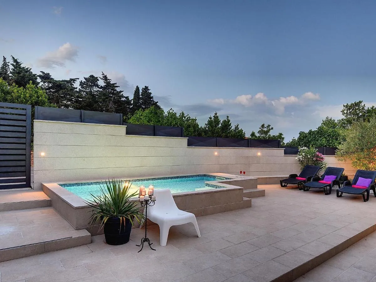 Holiday Home In Li Njan With Private Pool Liznjan Croatia
