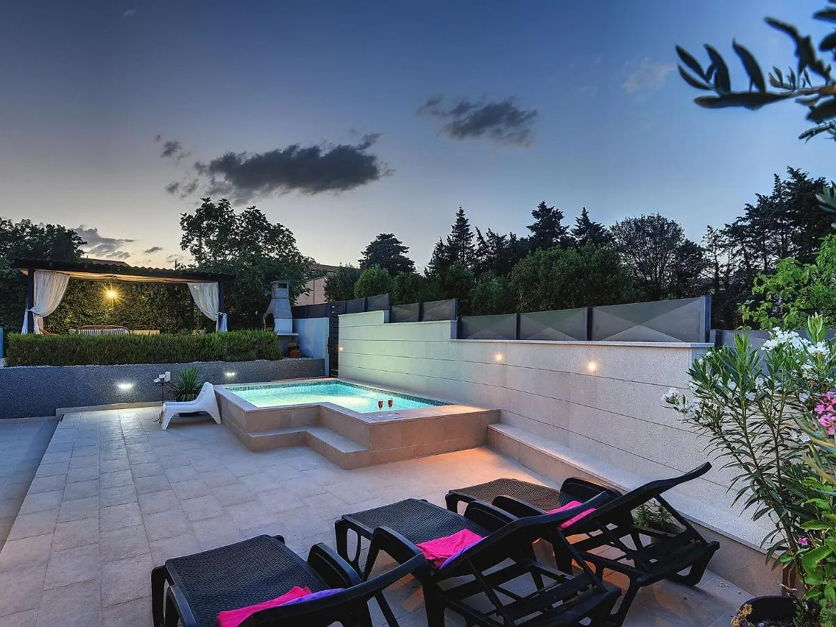 Holiday Home In Li Njan With Private Pool Liznjan