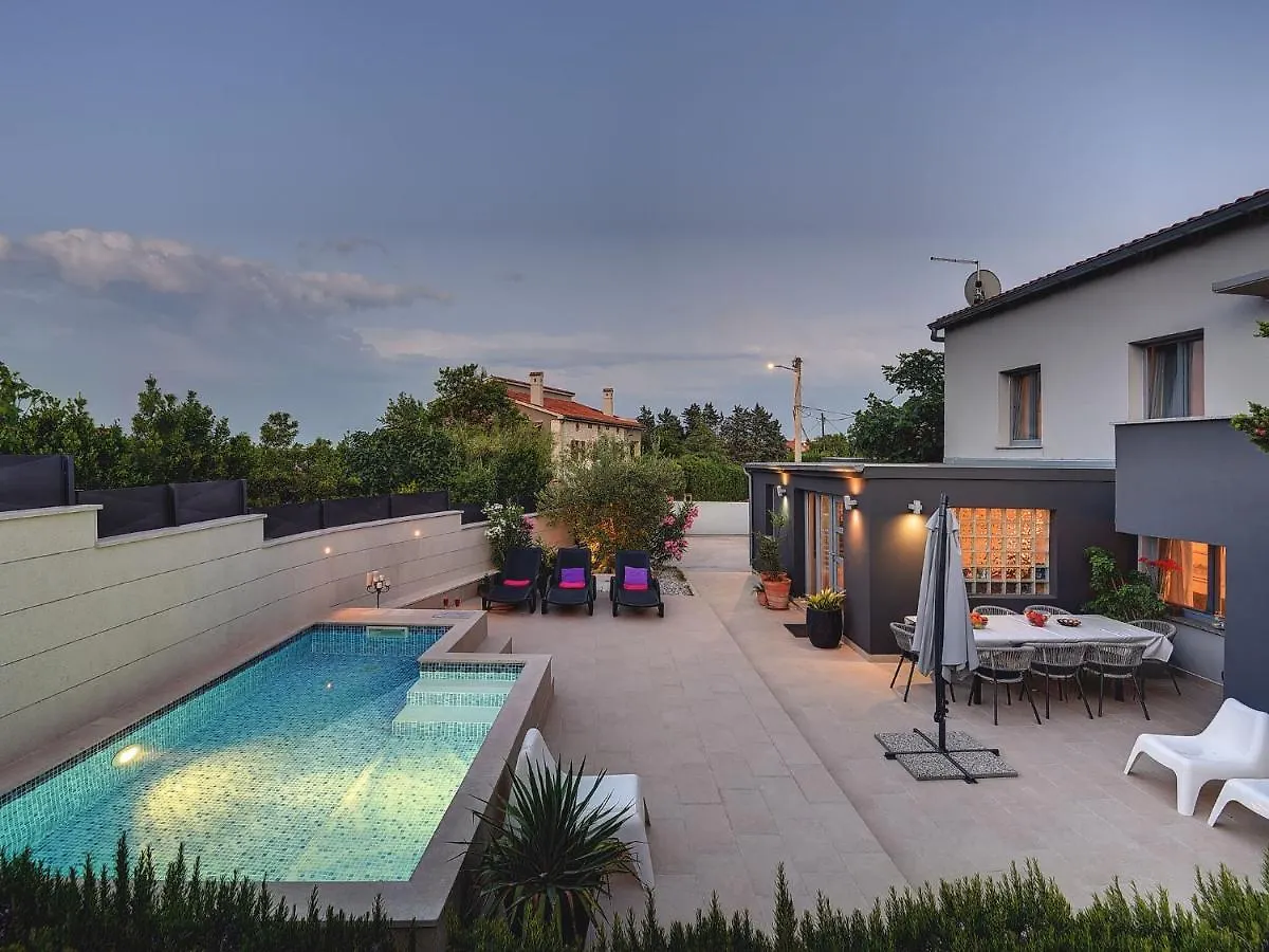 Holiday Home In Li Njan With Private Pool Liznjan