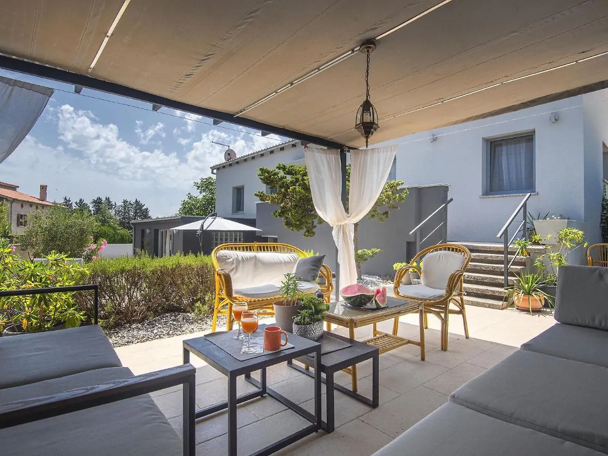 Holiday Home In Li Njan With Private Pool Liznjan