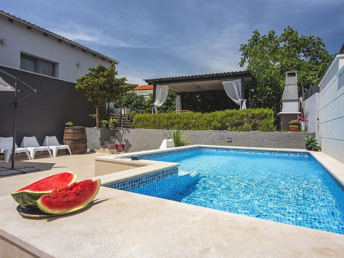 Holiday Home In Li Njan With Private Pool Liznjan